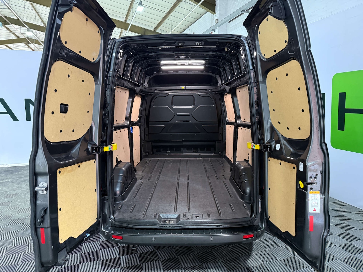 Used Ford Transit Custom 2023 for sale - 76910552: Photo 4