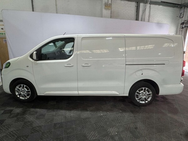 Used Vauxhall Vivaro 2020 for sale - 76197204: Photo 2