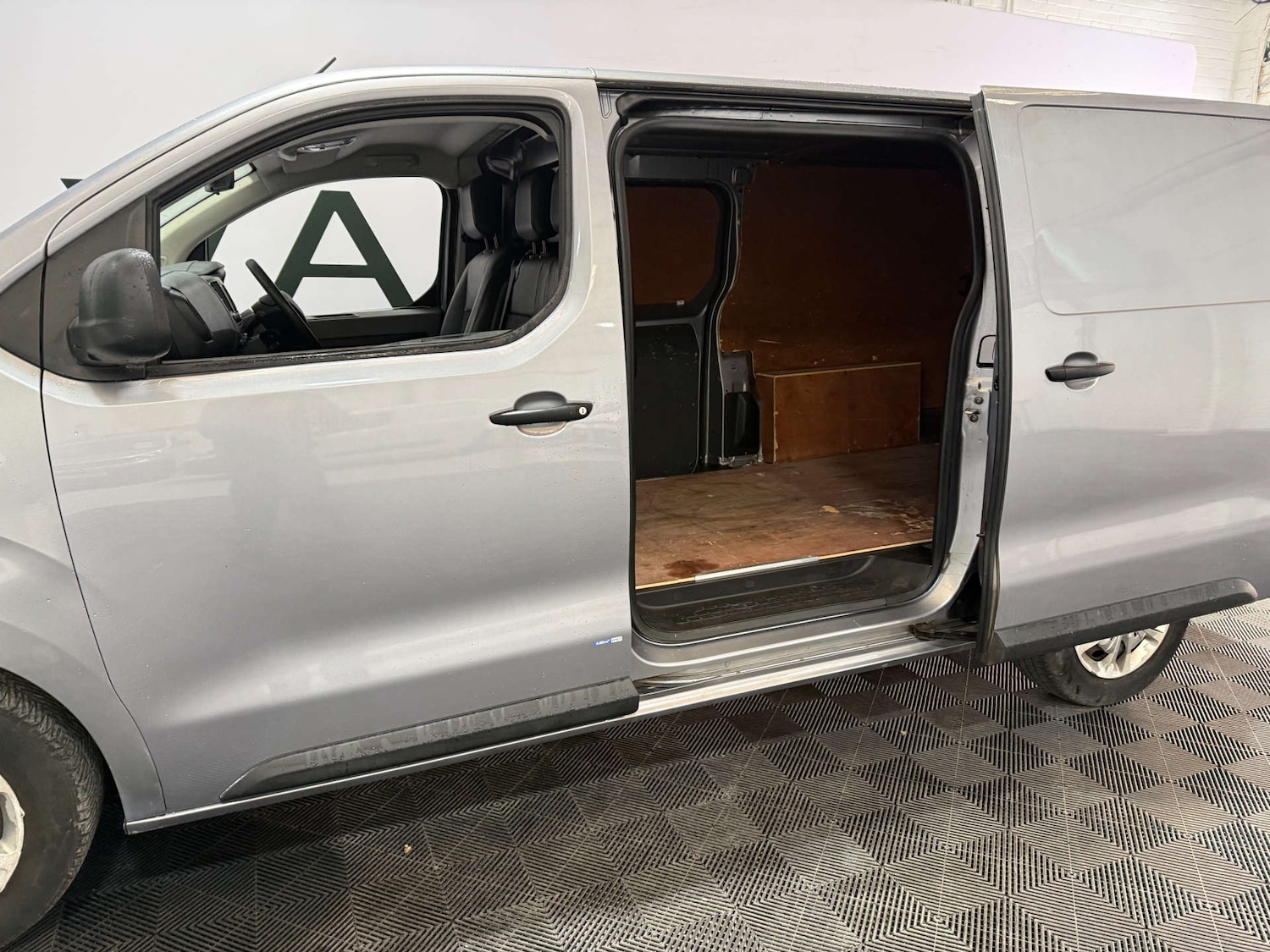 Used Vauxhall Vivaro 2020 for sale - 76601870: Photo 3