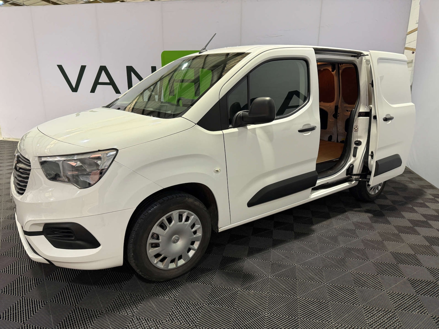 Used Vauxhall Combo 2020 for sale - 76878098: Photo 3