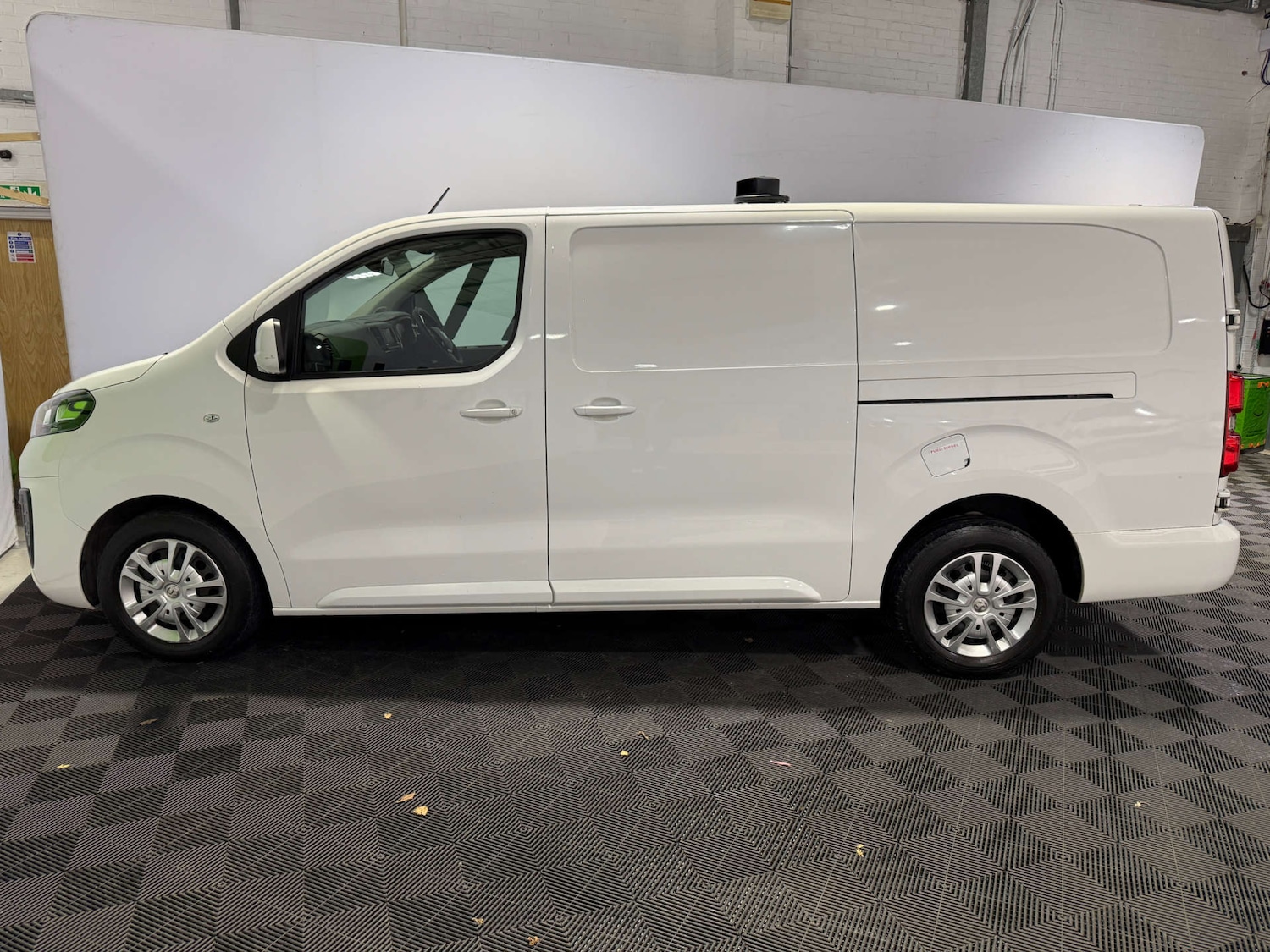 Used Vauxhall Vivaro 2021 for sale - 76863448: Photo 3