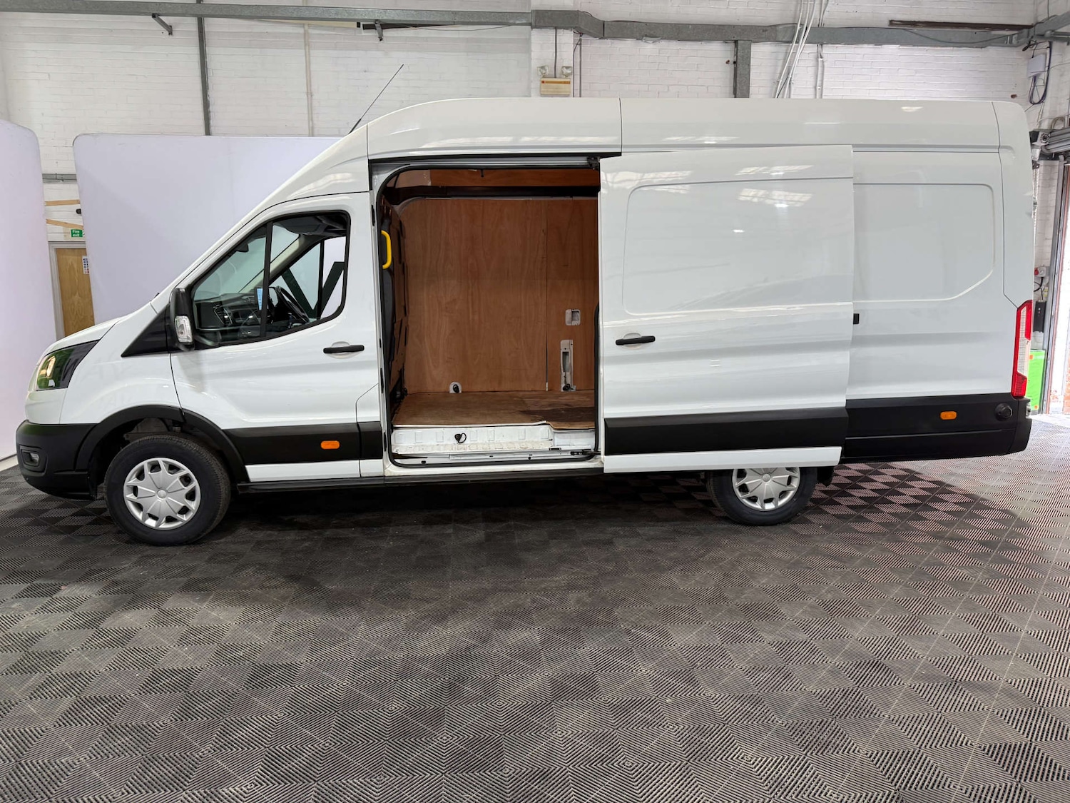 Used Ford Transit 2024 for sale - 76971069: Photo 4