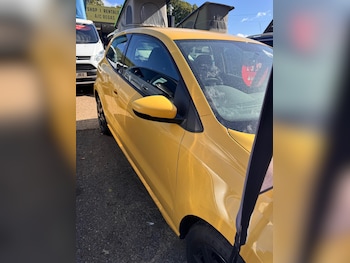 Used Volkswagen Polo 2011 for sale - 76058081: Photo