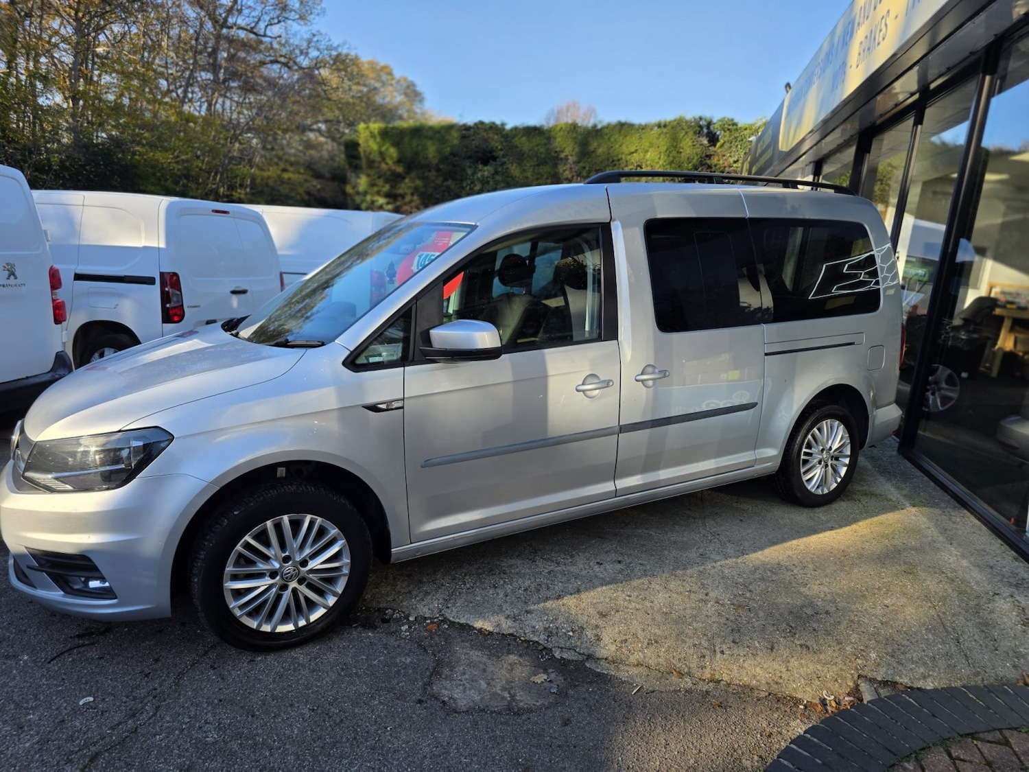 Used Volkswagen Caddy Maxi Life 2017 for sale - 77508444: Photo 2