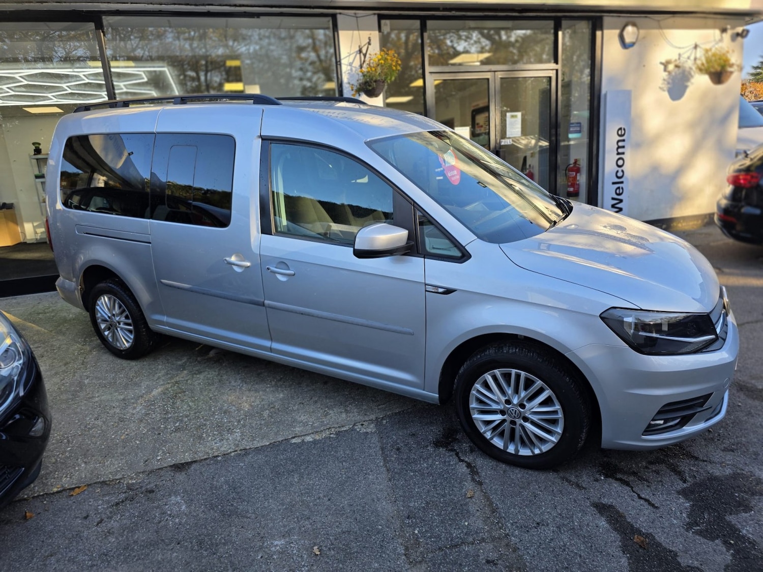 Used Volkswagen Caddy Maxi Life 2017 for sale - 77508444: Photo 3