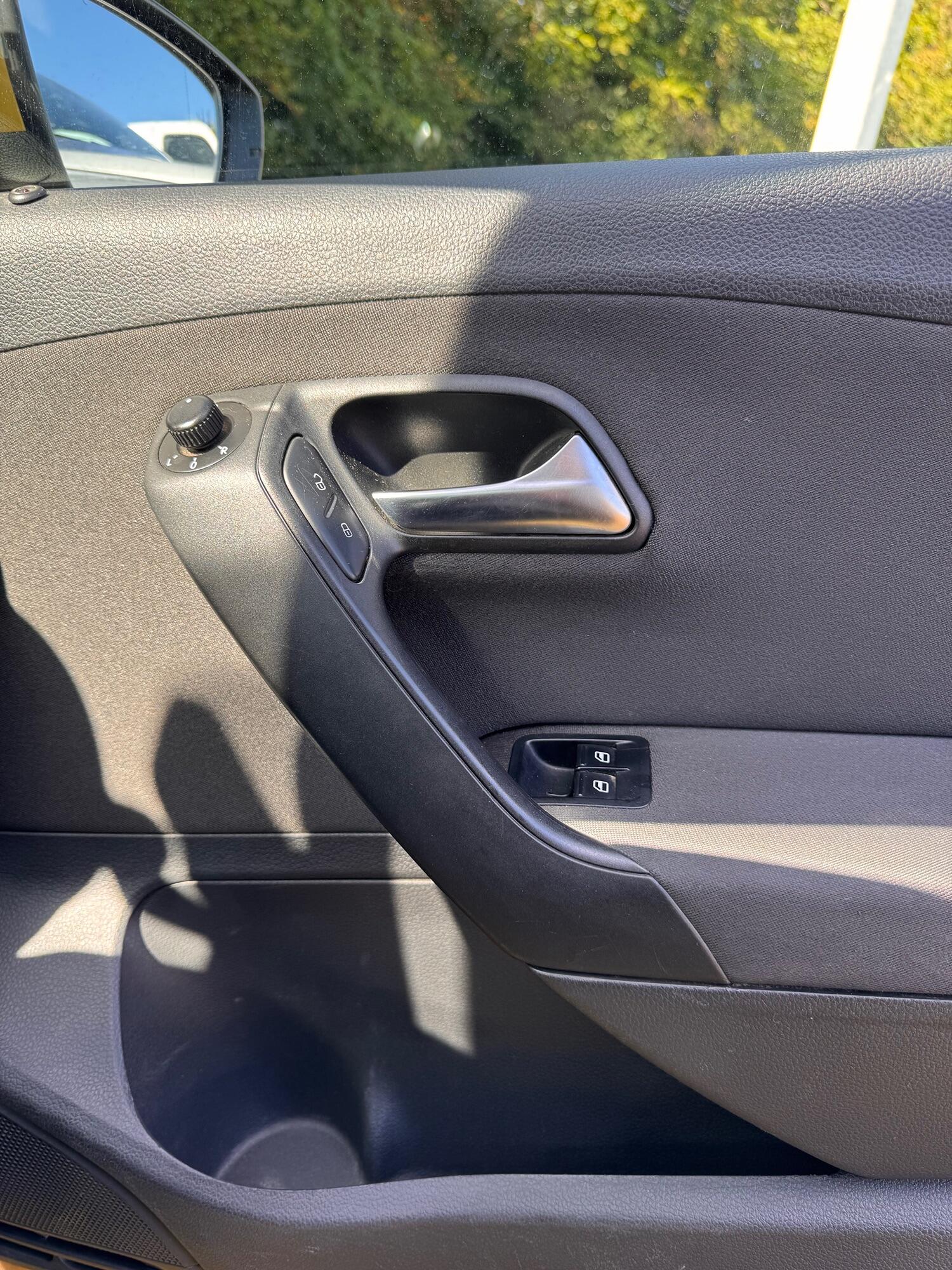 Used Volkswagen Polo 2011 for sale - 76387312: Photo 6