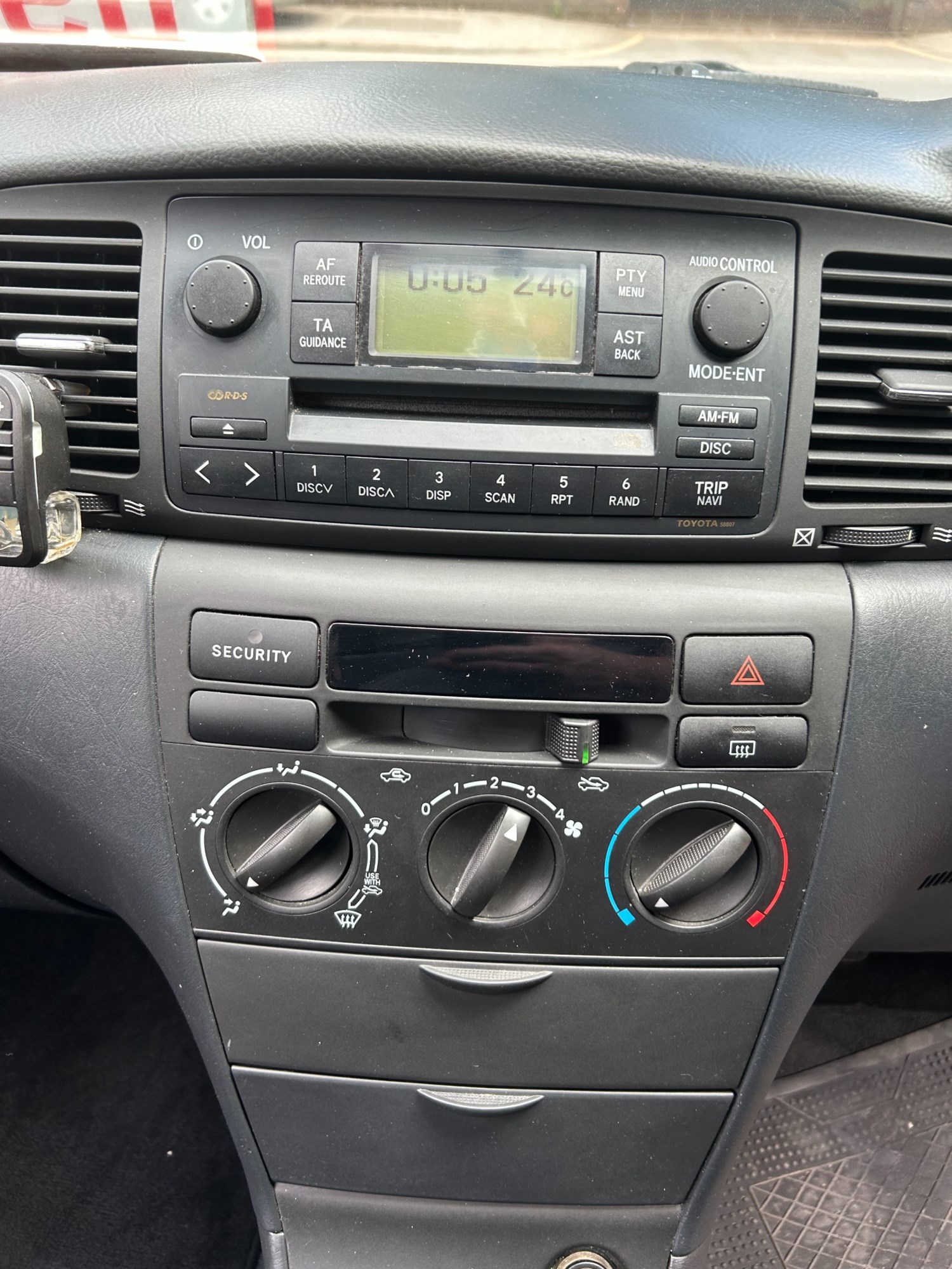 Toyota Corolla 2004 (04) - 1.4 VVT-i T2 5dr - Image 13