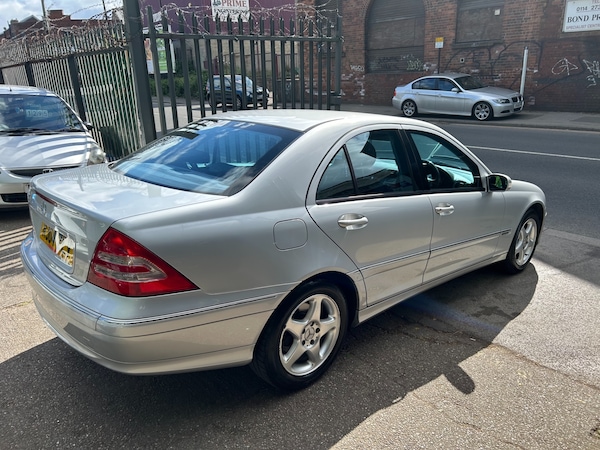 Used Mercedes-Benz C-Class 2004 for sale - 74555343: Photo 3