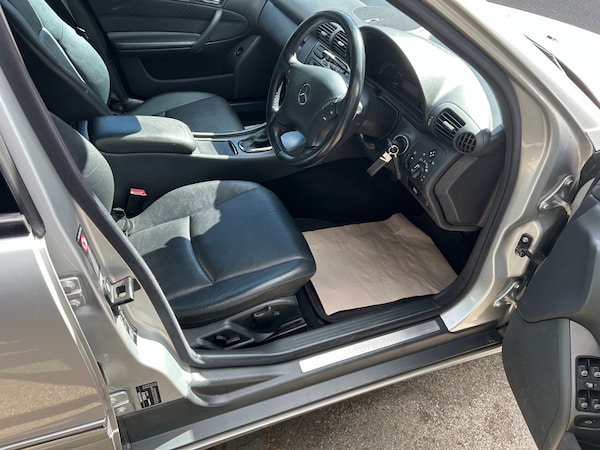 Used Mercedes-Benz C-Class 2004 for sale - 74555343: Photo 6