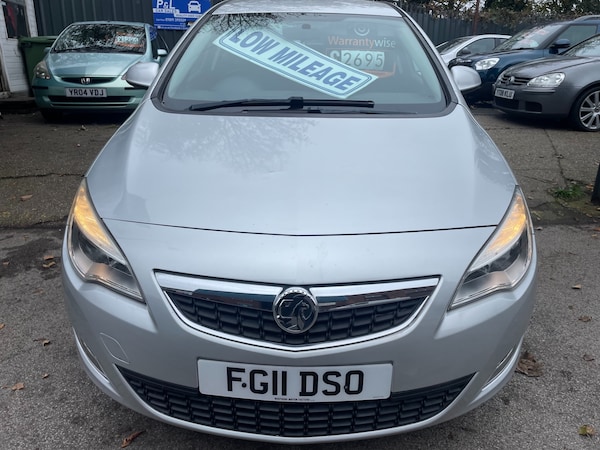 Used Vauxhall Astra 2011 for sale - 72818986: Photo 2