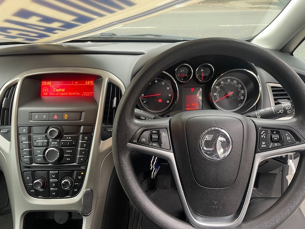 Used Vauxhall Astra 2011 for sale - 72818986: Photo 9