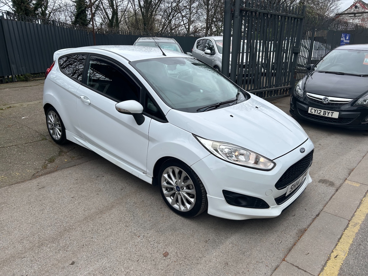 Used Ford Fiesta 2014 for sale - 77997335: Photo 2