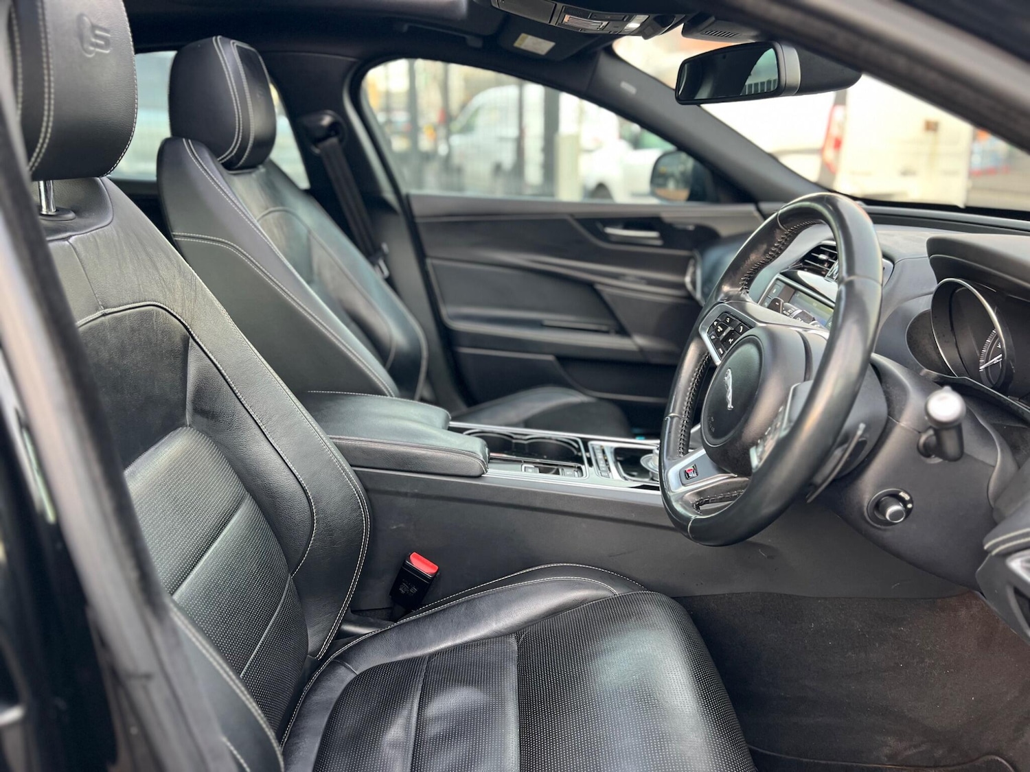 Used Jaguar XE 2015 for sale - 77040988: Photo 15