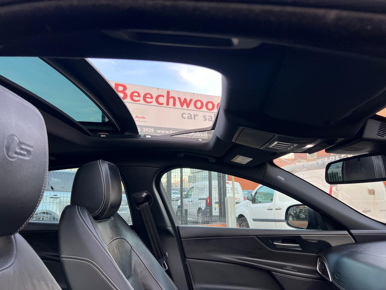 Used Jaguar XE 2015 for sale - 77040988: Photo 21