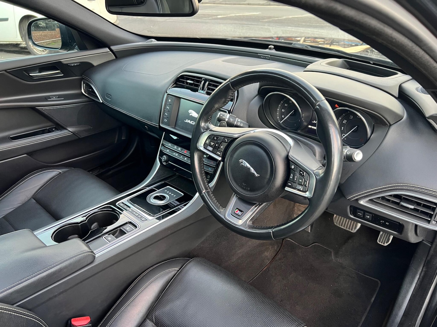 Used Jaguar XE 2015 for sale - 77040988: Photo 23