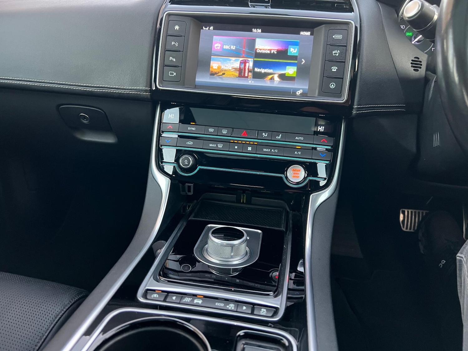 Used Jaguar XE 2015 for sale - 77040988: Photo 24