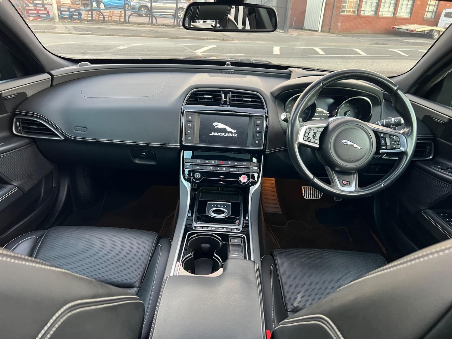 Used Jaguar XE 2015 for sale - 77040988: Photo 25