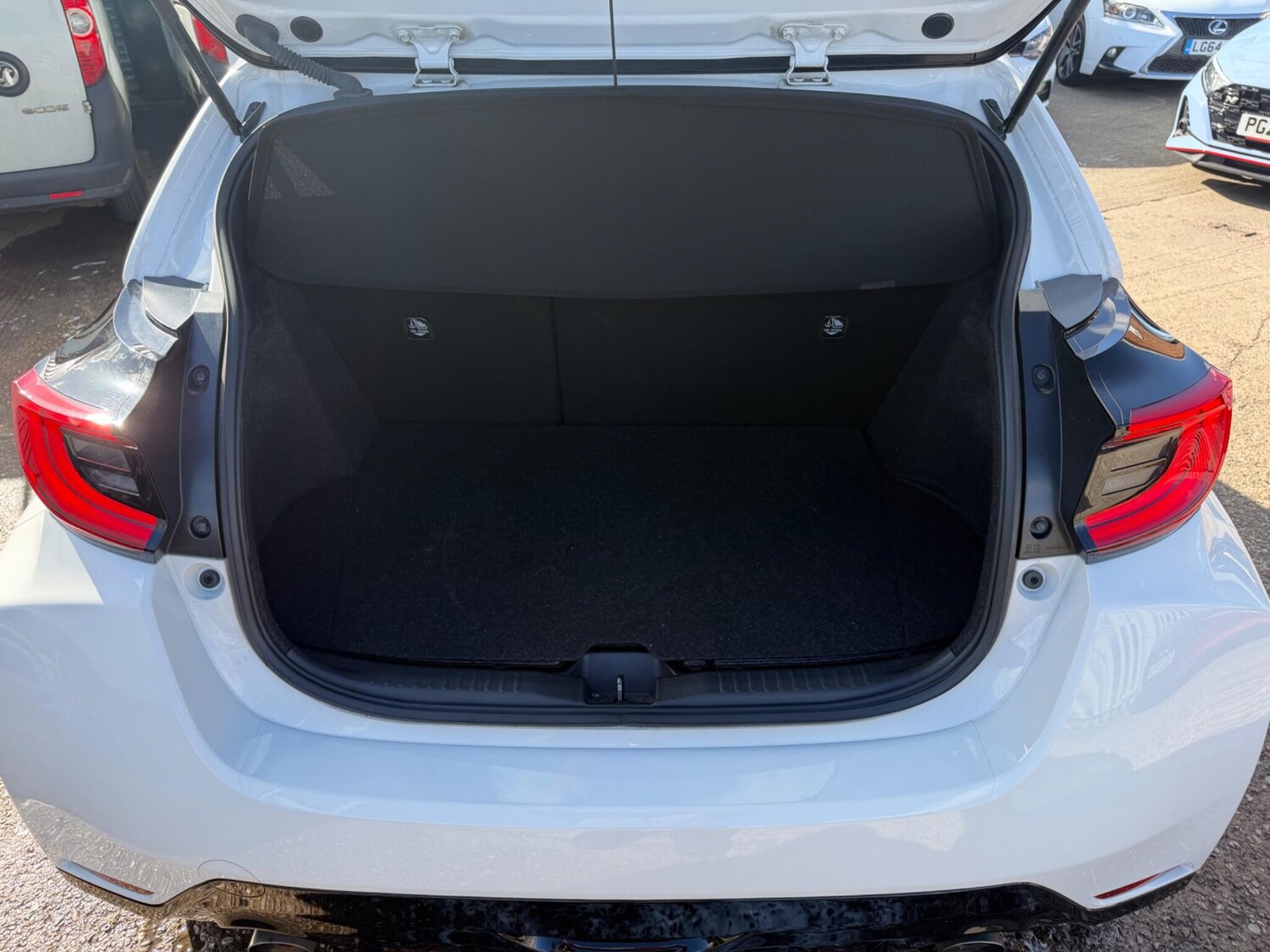 Used Toyota Yaris 2021 for sale - 77909574: Photo 44