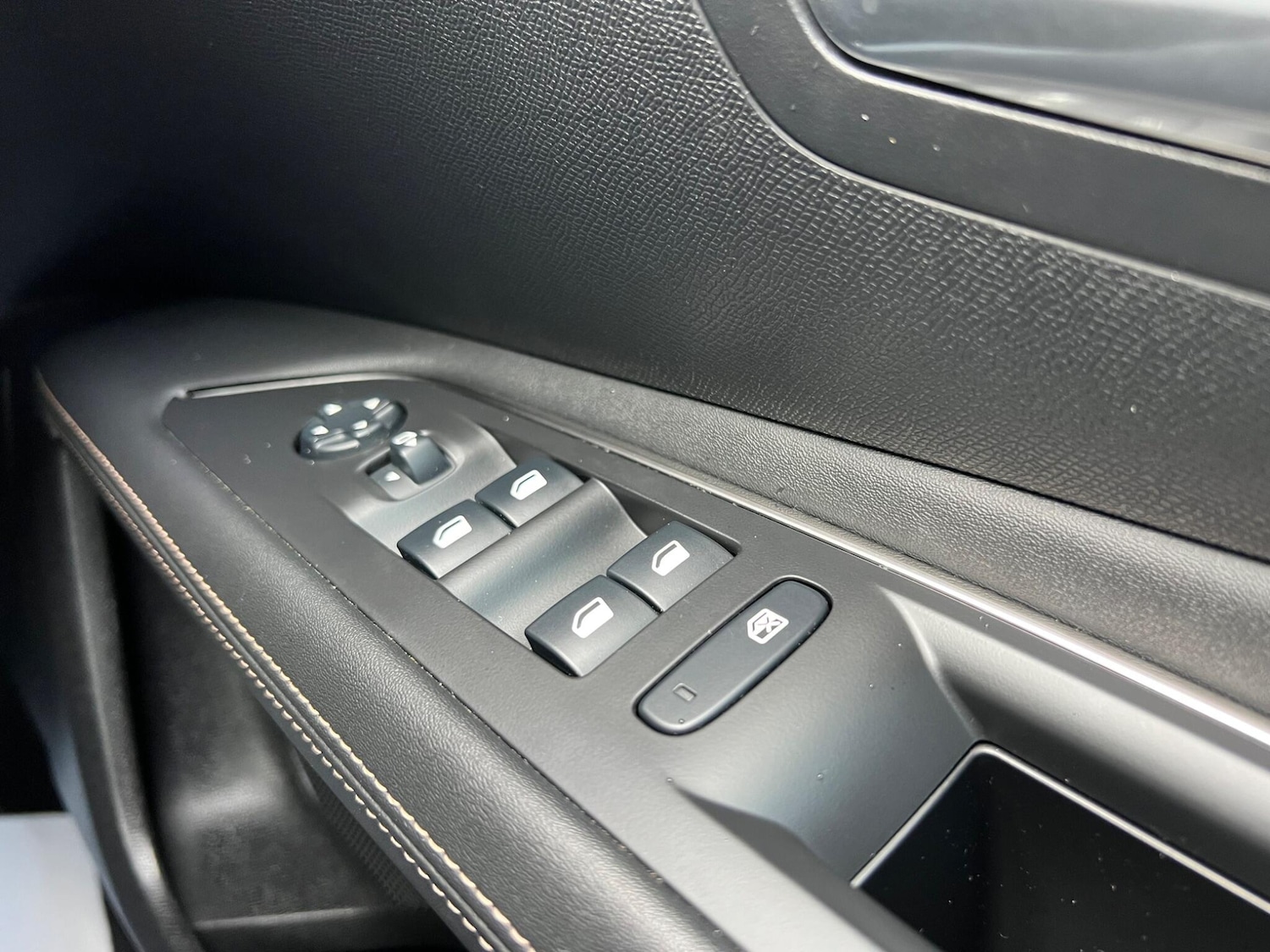 Used Peugeot 3008 2020 for sale - 77039681: Photo 17