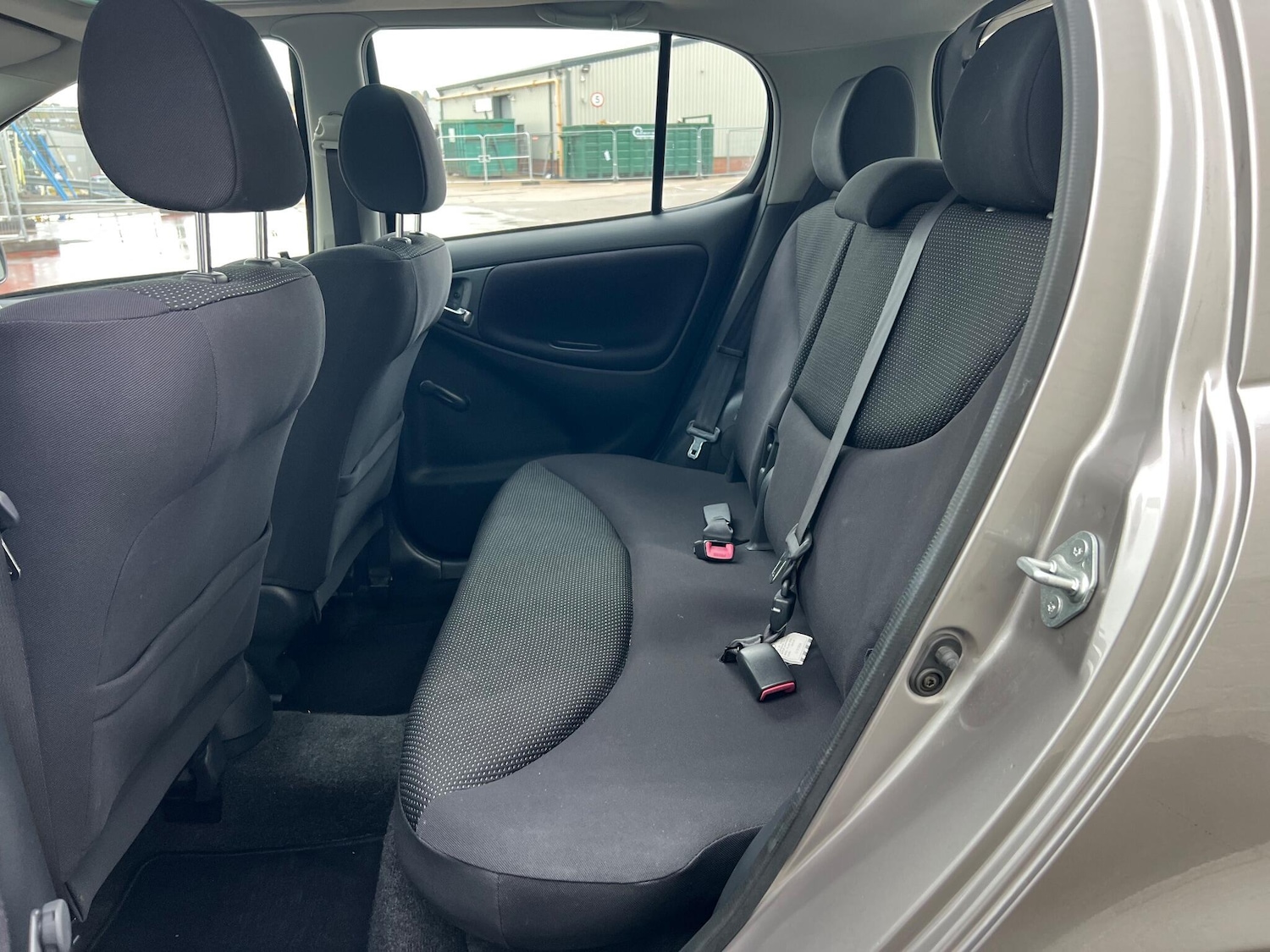 Used Toyota Yaris 2005 for sale - 77039898: Photo 19