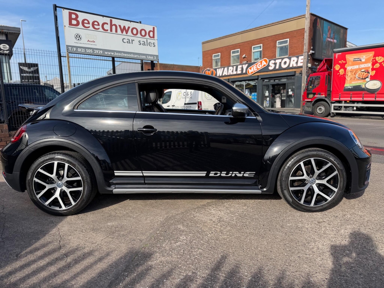 Used Volkswagen Beetle 2017 for sale - 78157828: Photo 2