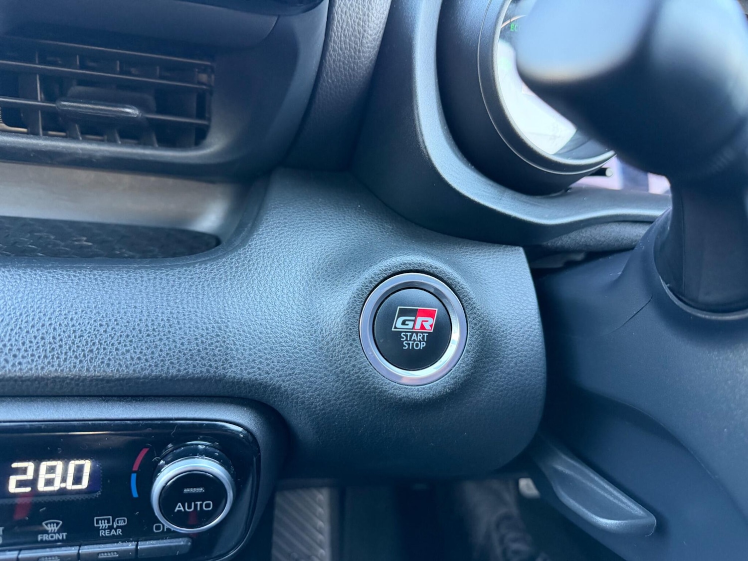 Used Toyota Yaris for sale - 77925170: Photo 12