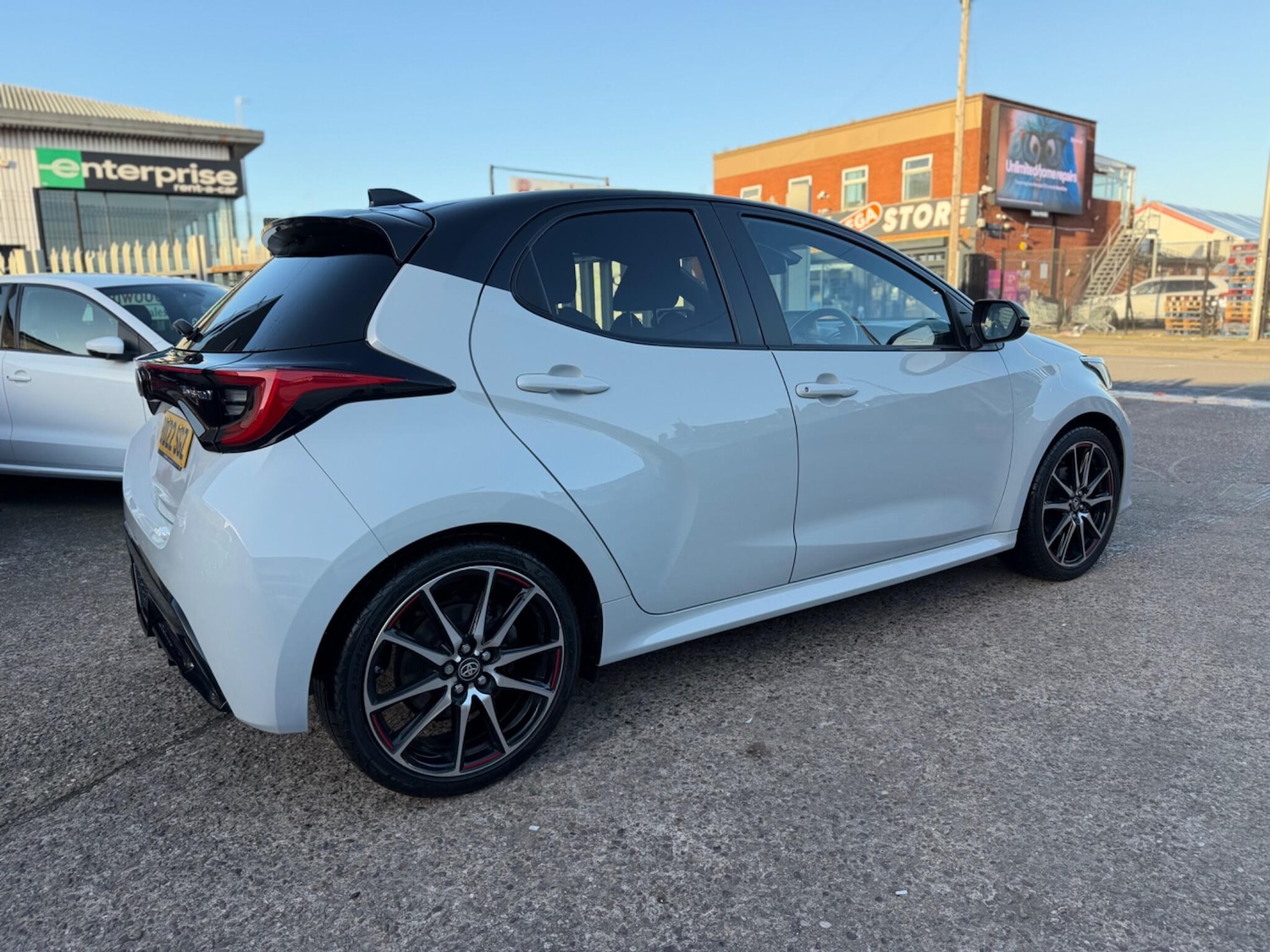 Used Toyota Yaris for sale - 77925170: Photo 2