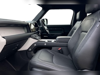 Used Land Rover Defender 2025 for sale - 75928557: Photo