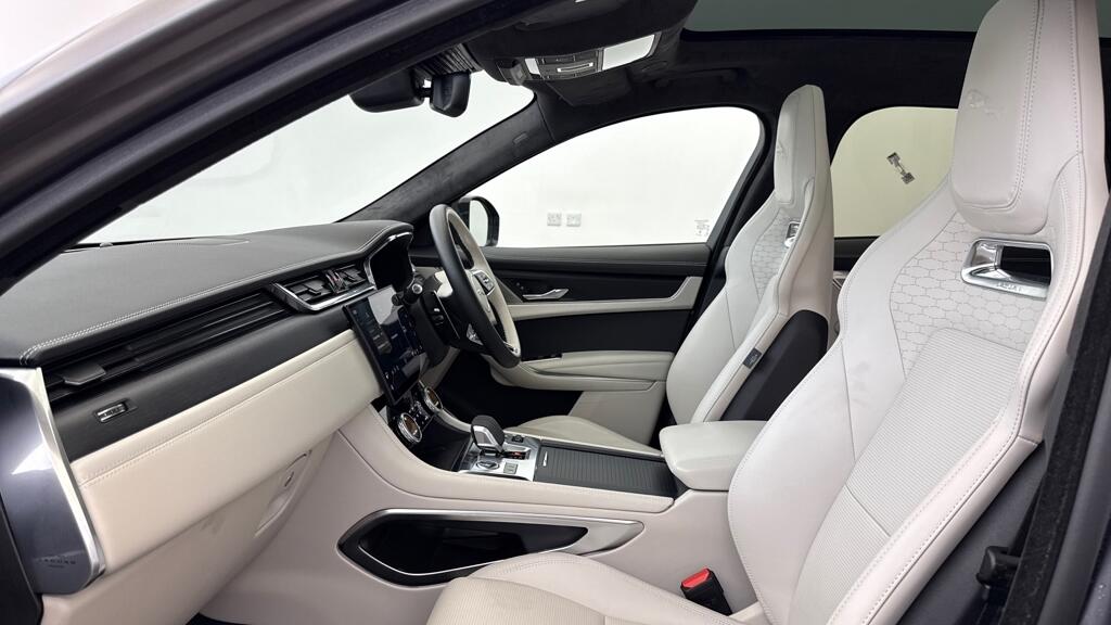 Used Jaguar F-Pace 2023 for sale - 76032233: Photo 3