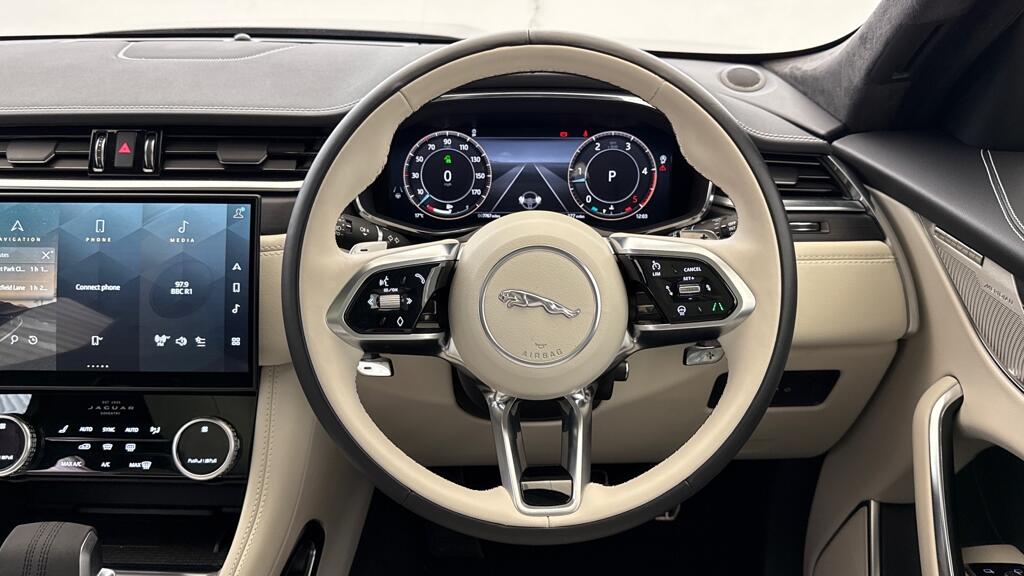 Used Jaguar F-Pace 2023 for sale - 76032233: Photo 5
