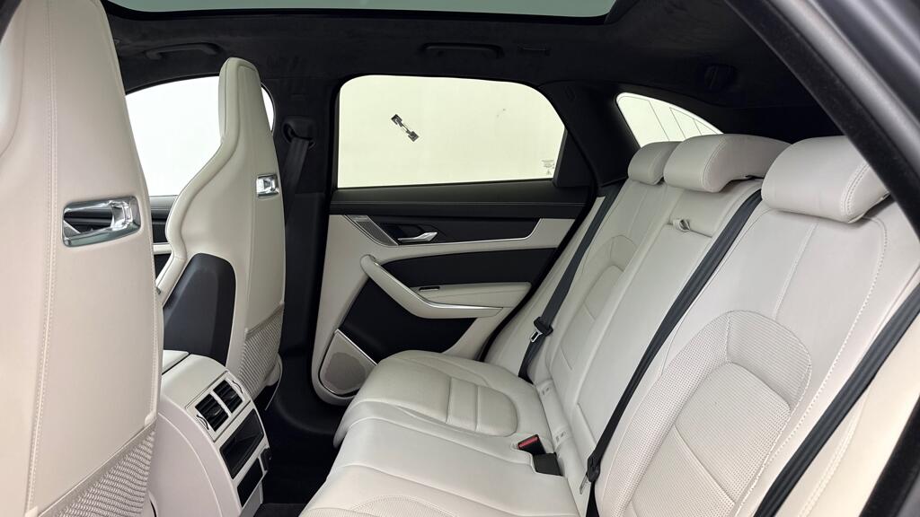 Used Jaguar F-Pace 2023 for sale - 76032233: Photo 9