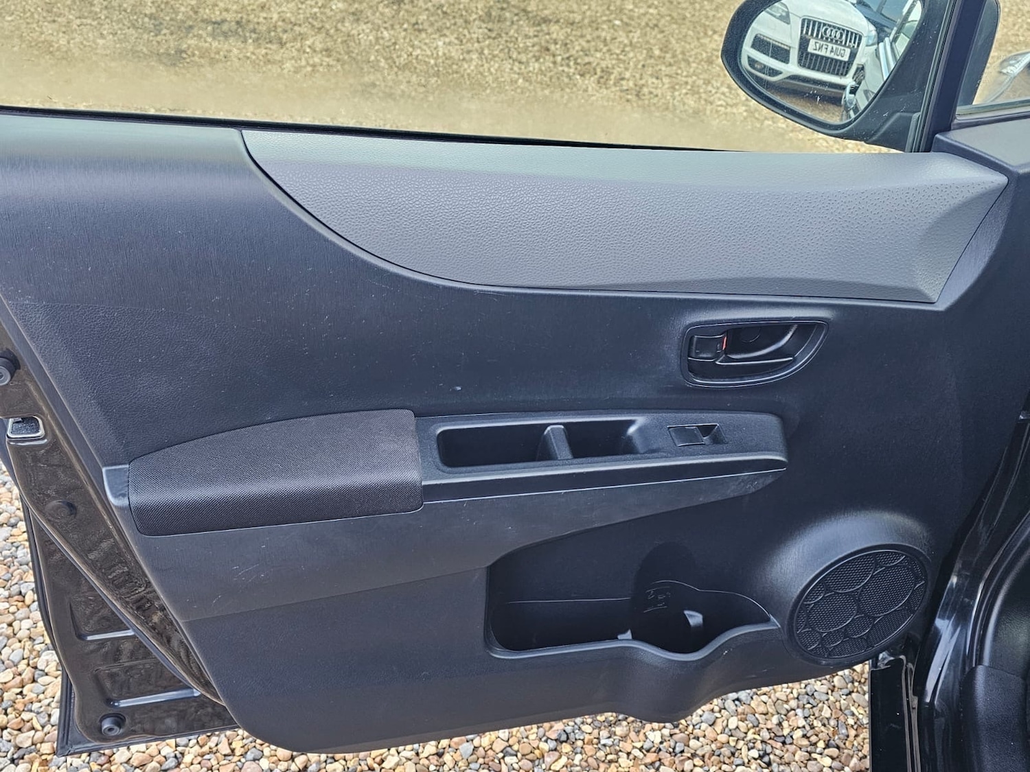 Used Toyota Vitz 2024 for sale - 77312407: Photo 18