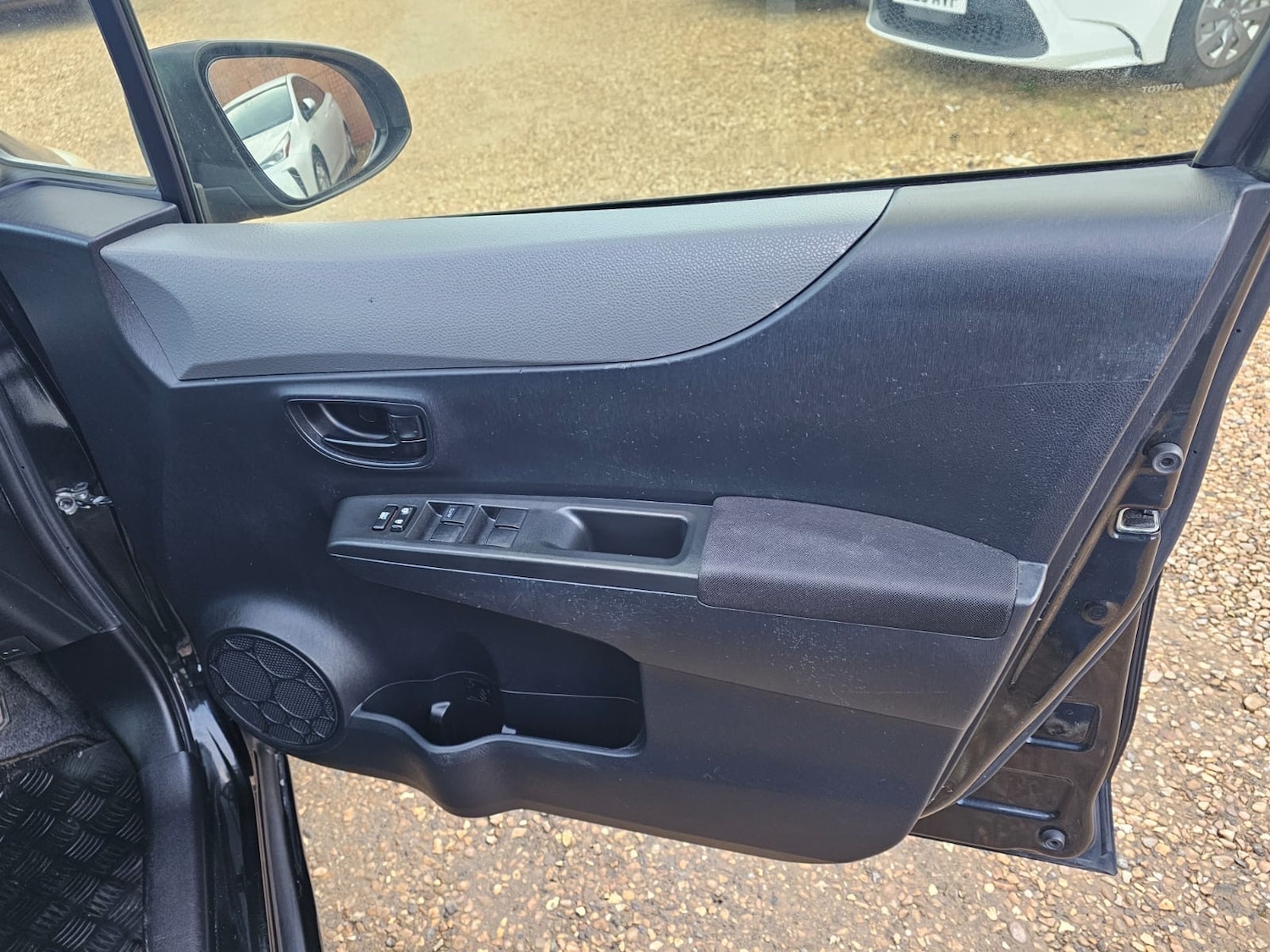 Used Toyota Vitz 2024 for sale - 77312407: Photo 19