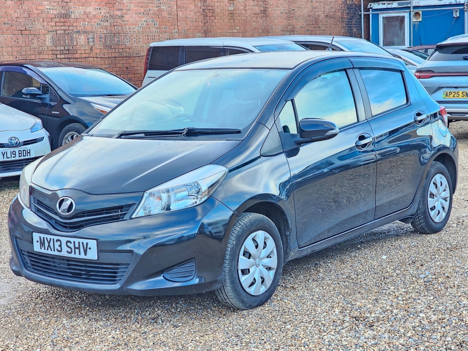 Used Toyota Vitz 2024 for sale - 77312407: Photo 4