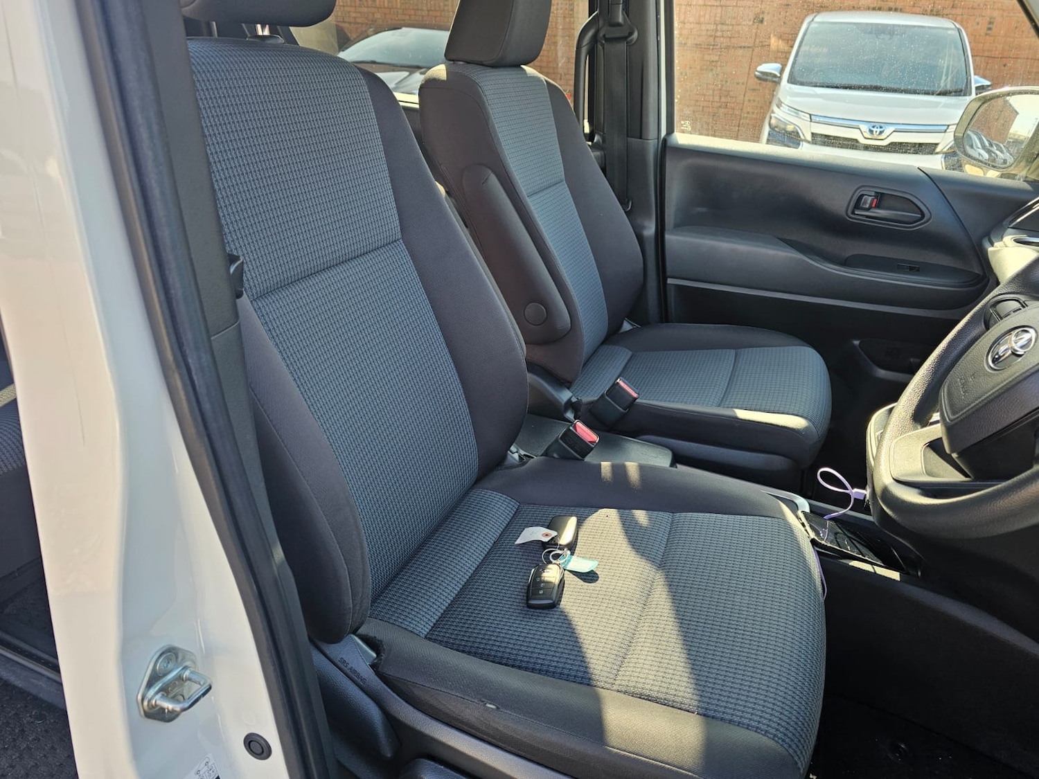 Used Toyota Noah for sale - 77797415: Photo 5