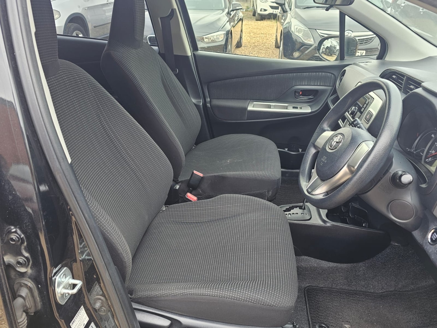 Used Toyota Vitz 2025 for sale - 77318695: Photo 10