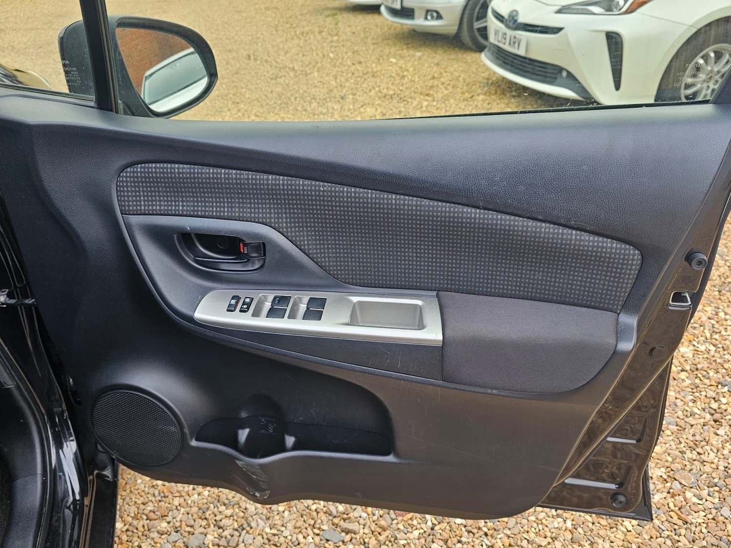 Used Toyota Vitz 2025 for sale - 77318695: Photo 15