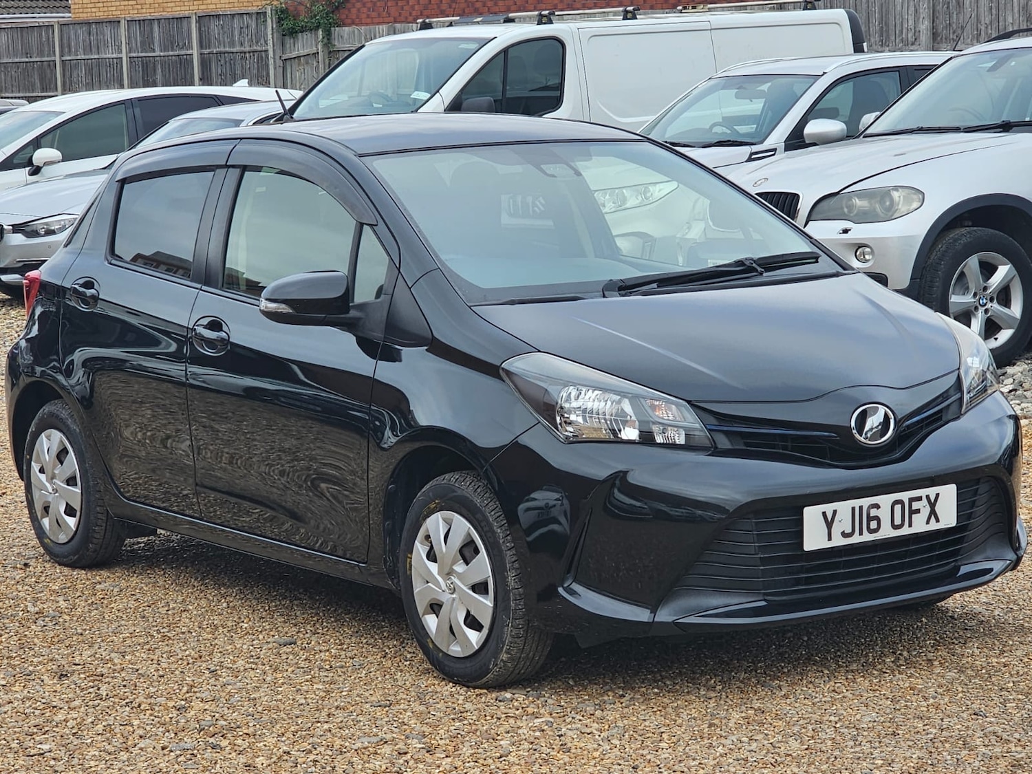 Used Toyota Vitz 2025 for sale - 77318695: Photo 2