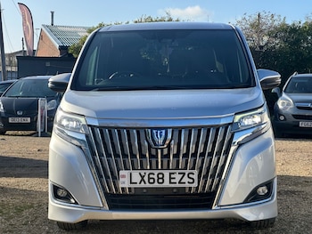 Used Toyota Noah 2018 for sale - 77303984: Photo