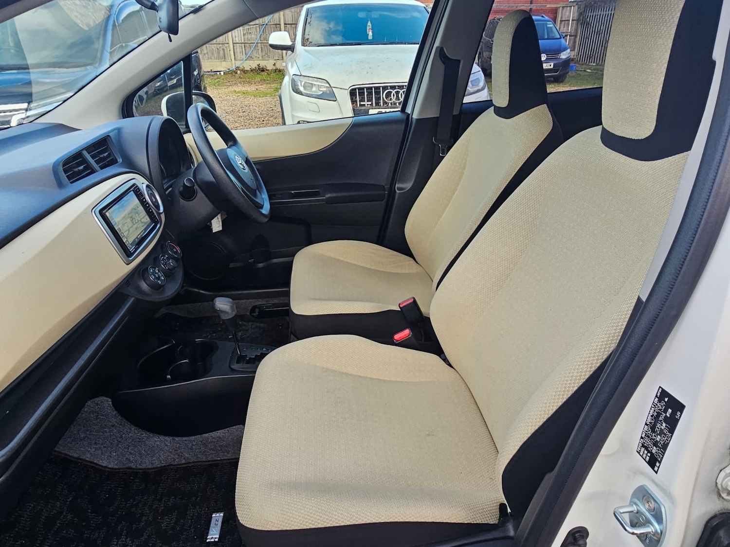 Used Toyota Vitz 2025 for sale - 77312262: Photo 10