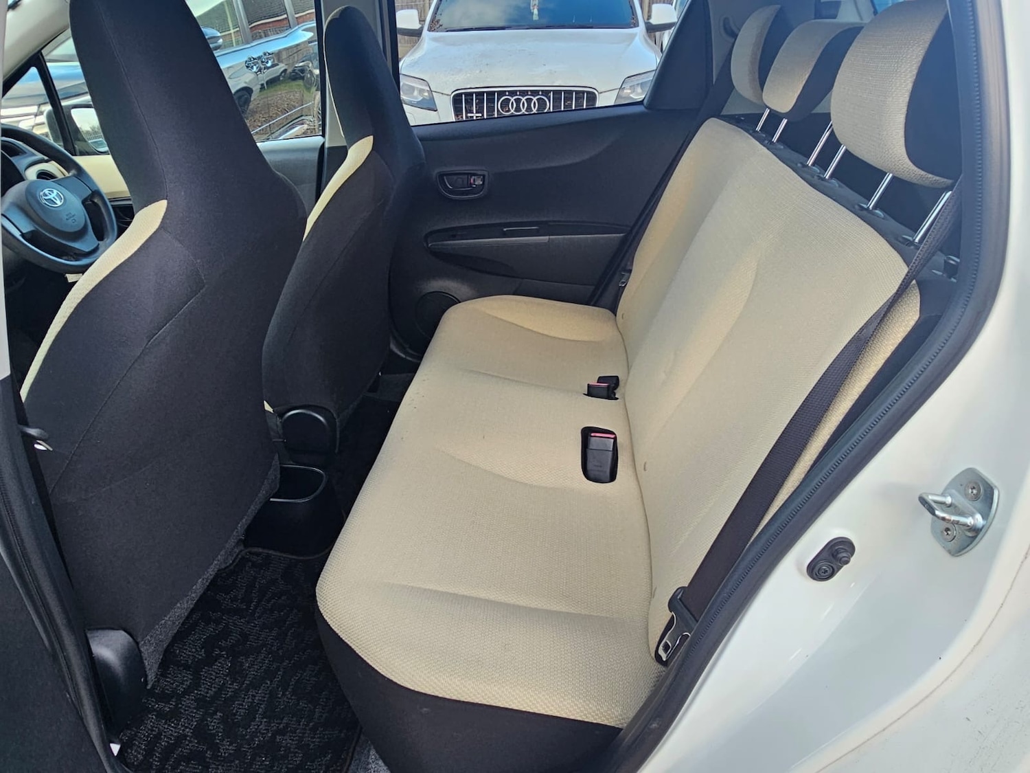 Used Toyota Vitz 2025 for sale - 77312262: Photo 14