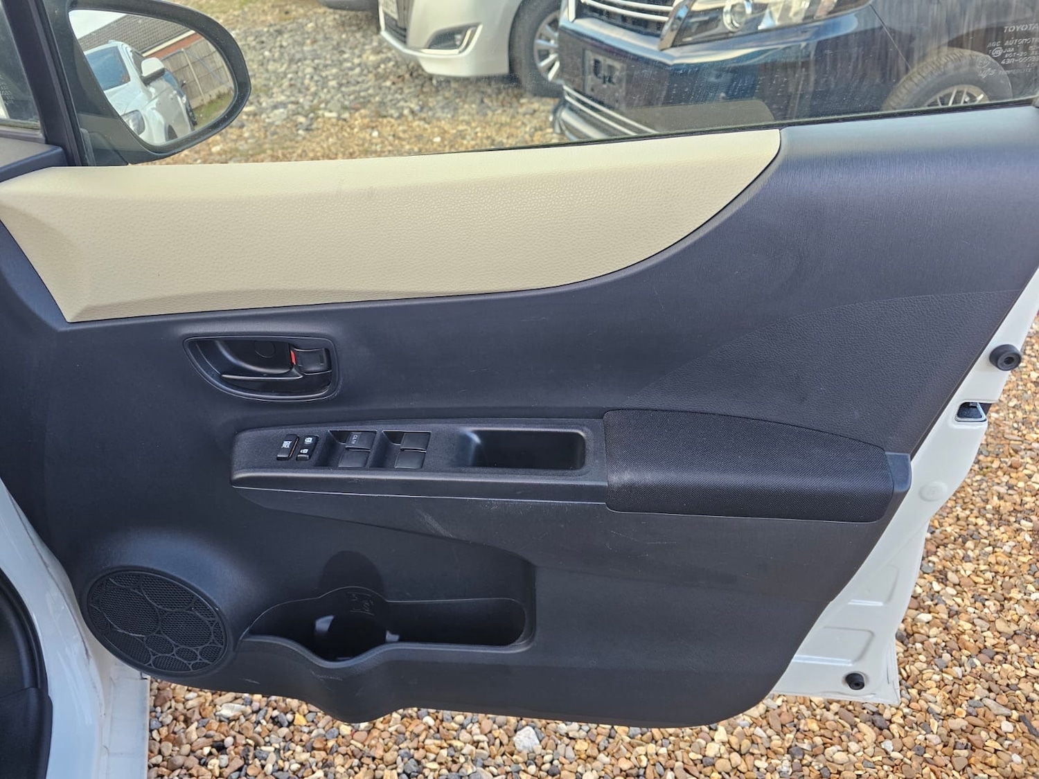 Used Toyota Vitz 2025 for sale - 77312262: Photo 15