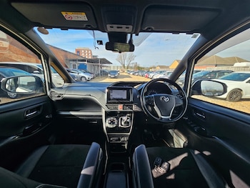 Used Toyota Noah 2021 for sale - 77736044: Photo