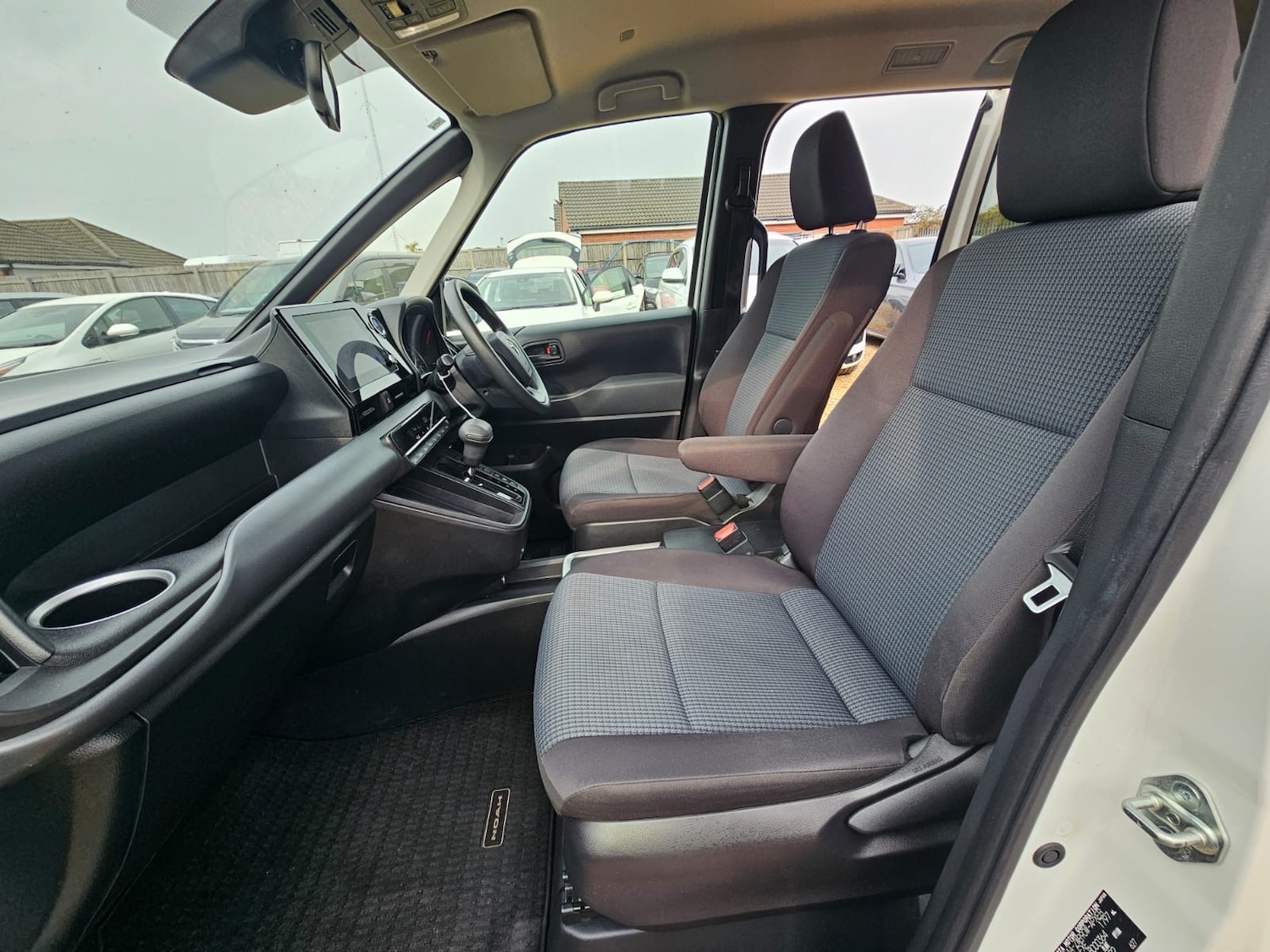 Used Toyota Noah for sale - 77997375: Photo 12