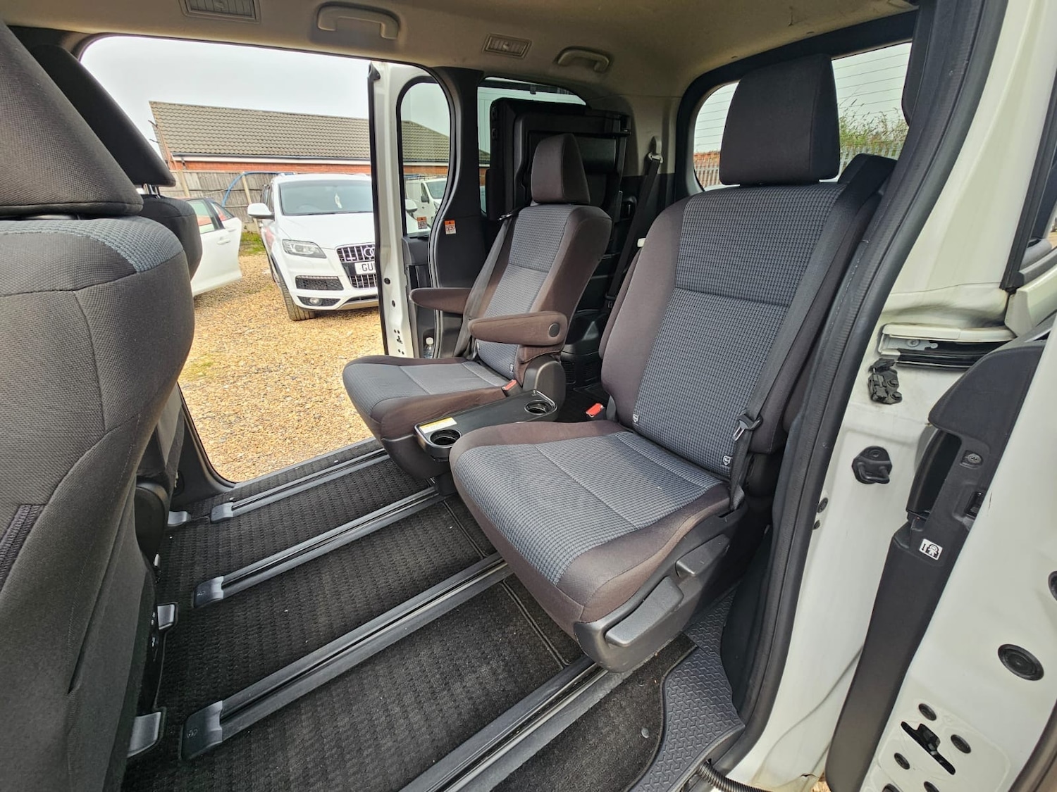 Used Toyota Noah for sale - 77997375: Photo 14