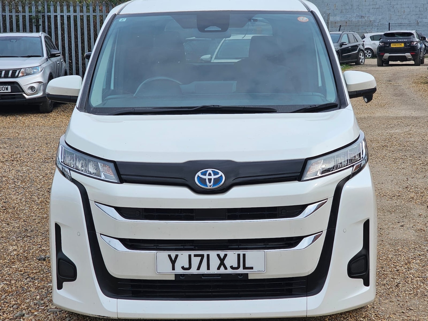 Used Toyota Noah for sale - 77997375: Photo 4