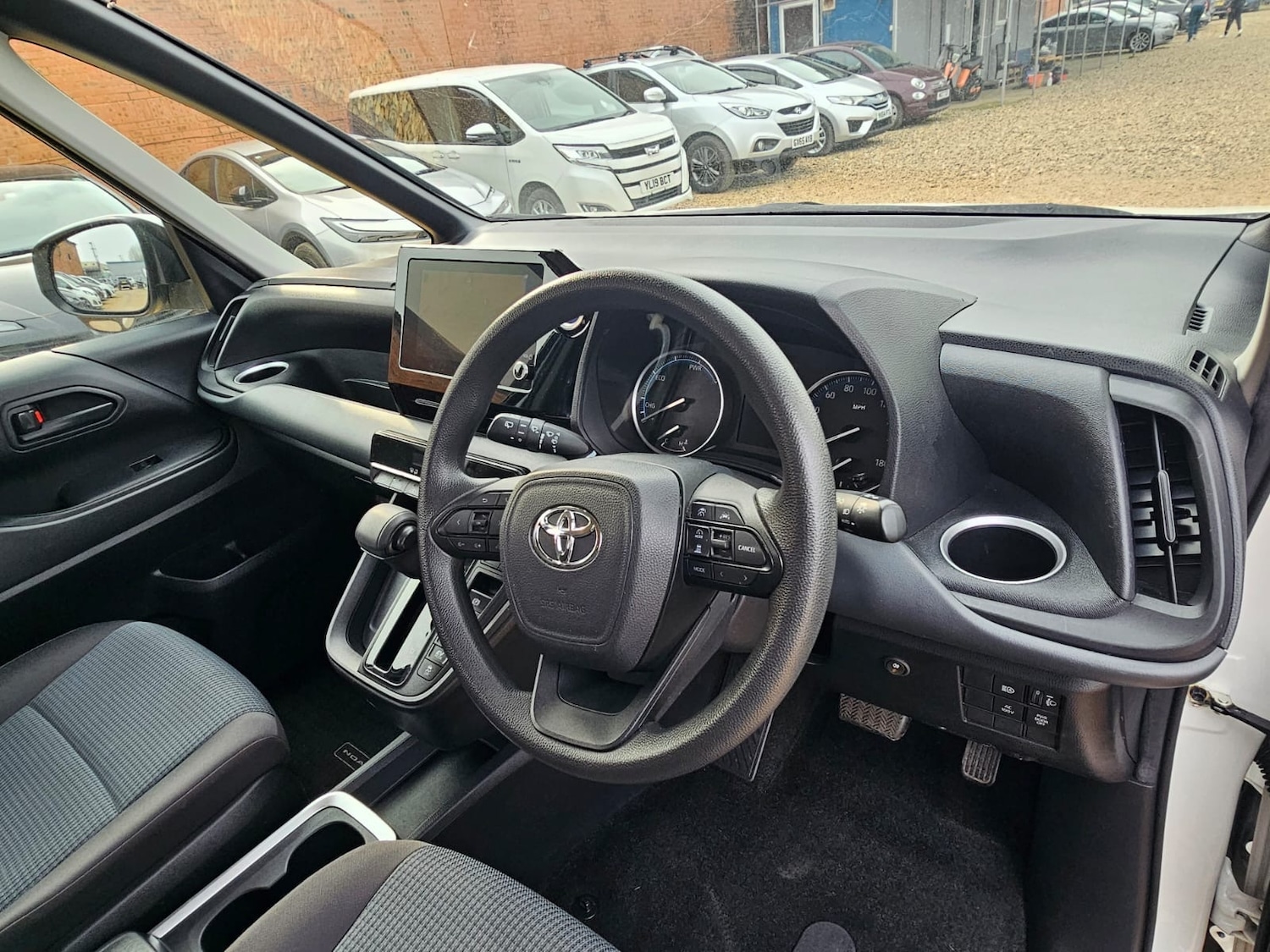 Used Toyota Noah for sale - 77997375: Photo 9