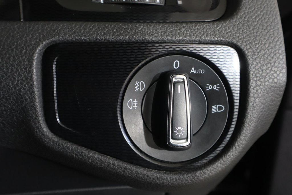 Used Volkswagen Golf 2014 for sale - 76604886: Photo 32