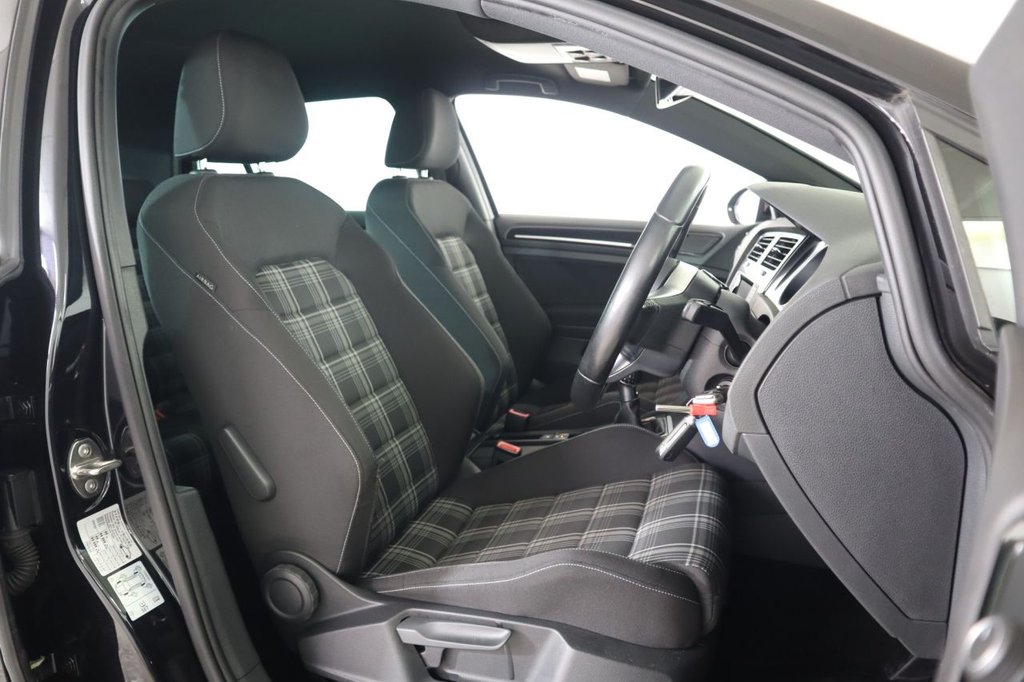 Used Volkswagen Golf 2015 for sale - 76256472: Photo 38