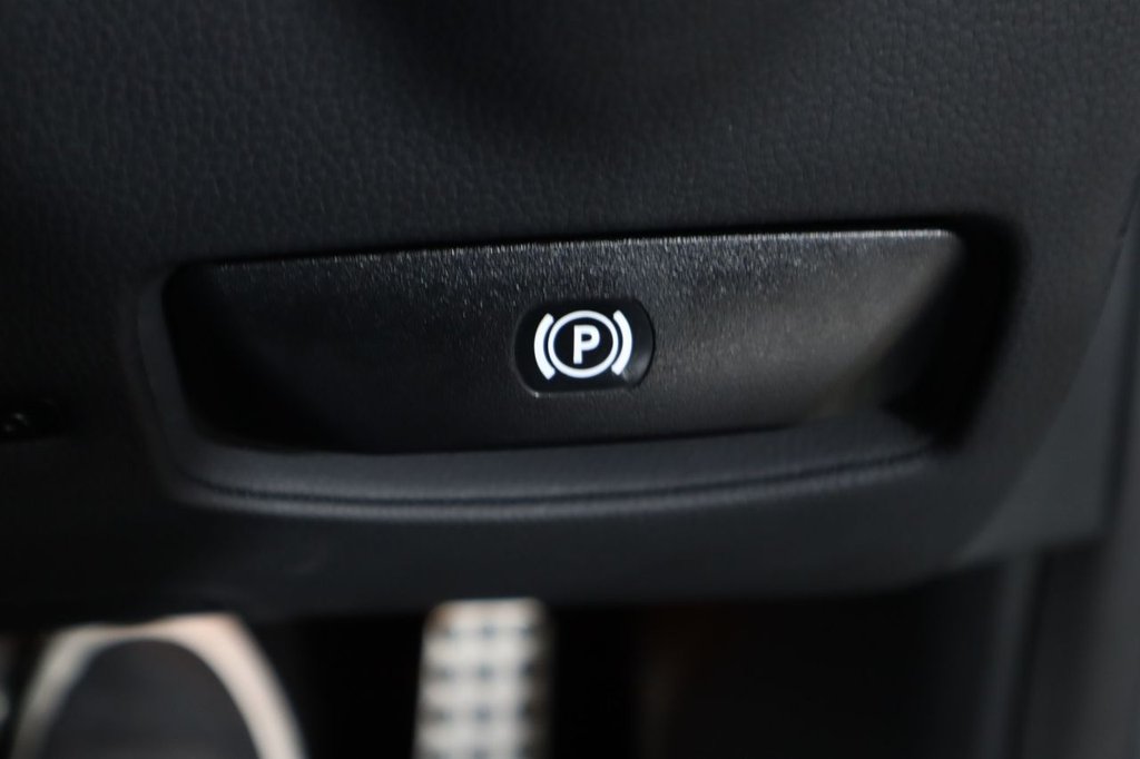 Used Mercedes-Benz E Class 2013 for sale - 76711089: Photo 38